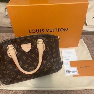 Authentic Louis Vuitton Rivoli PM 👜